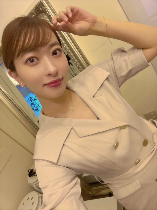 GSG｜倉持由香 - 1 pic. これからとある収録〜😆！かっちりしたワンピにしてみました、がんばるぞ〜 https://t.co/n7bGjK34FA