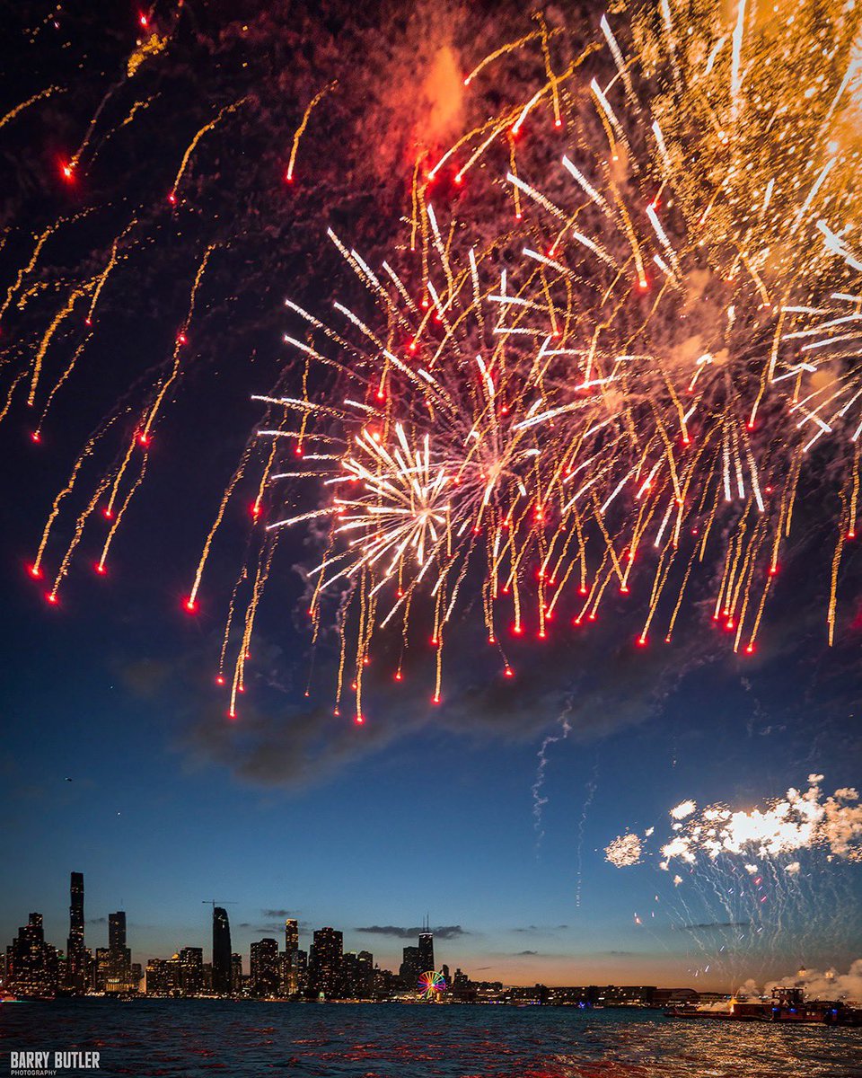 barrybutler9's tweet photo. Tonight in Chicago Harbor with the Navy Pier Fireworks.   Hopefully, the rain forecast at this point will change for Independence Day.  #news #chicago https://t.co/NFkDCUs7RD