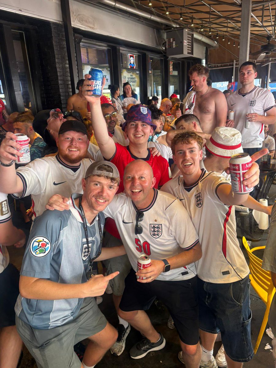 Danny_eden2's tweet photo. A pretty special day, happy 50th u old bastard https://t.co/MfdisGO0lV