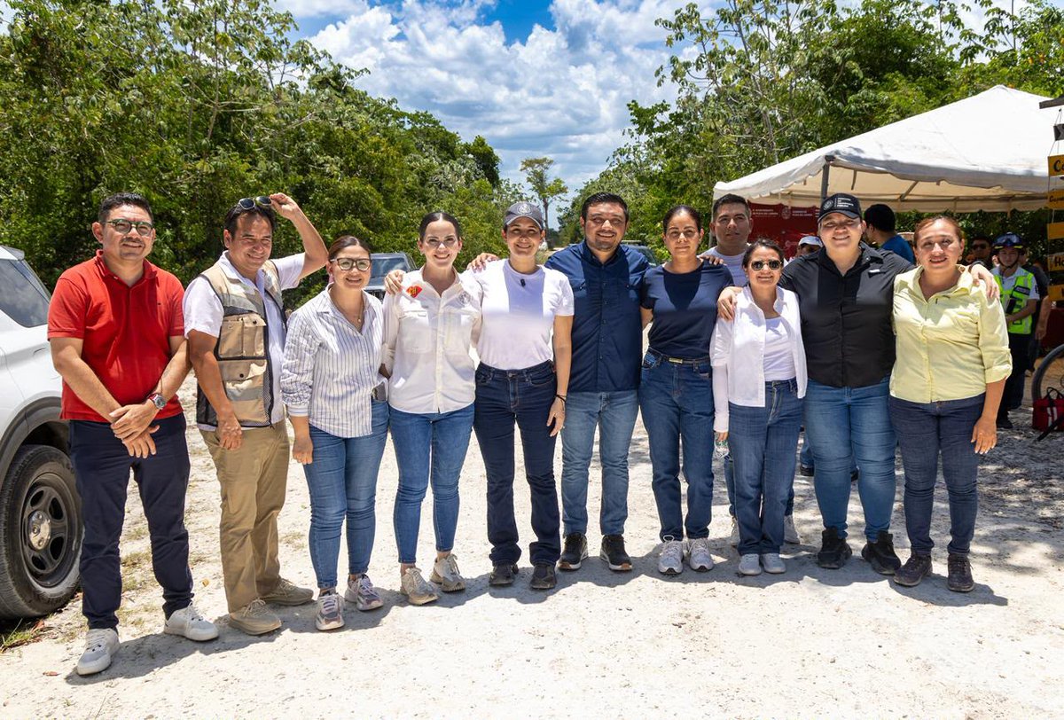 qrooexpress's tweet photo. Lleva @estefaniamerkdo #identidad, #salud y #certezajurídica a #familiasdeLosPájaros - https://t.co/K5zom63wET
#QRooExpress #Noticias #PlayaDelCármen #QuintanaRoo #QRoo #México #Entérate #ProsperidadParaTodosYTodas #sigamoshaciendohistoria #TuIdentidadSinTantoChoro #Servicios https://t.co/spClRu2cEg