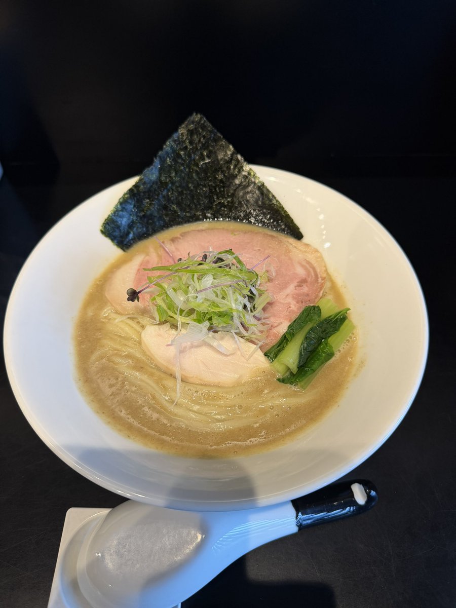 makunin2160's tweet photo. みちこさんオススメのラーメン店へ🍜 https://t.co/DZxofkVjLj