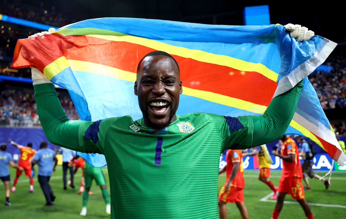 parigoLion's tweet photo. Fier de ce groupe tout entier , Fier d’avoir porté les couleurs de la RDC sur la plus grande scène mondiale avec cœur et courage 🇨🇩❤️ . Aujourd’hui la déception est grande , mais l’image qu’on laisse du football congolais et africain reste plus importante .

We’ll be back 🙌🏾🇨🇩 https://t.co/2QzcHzLxBD