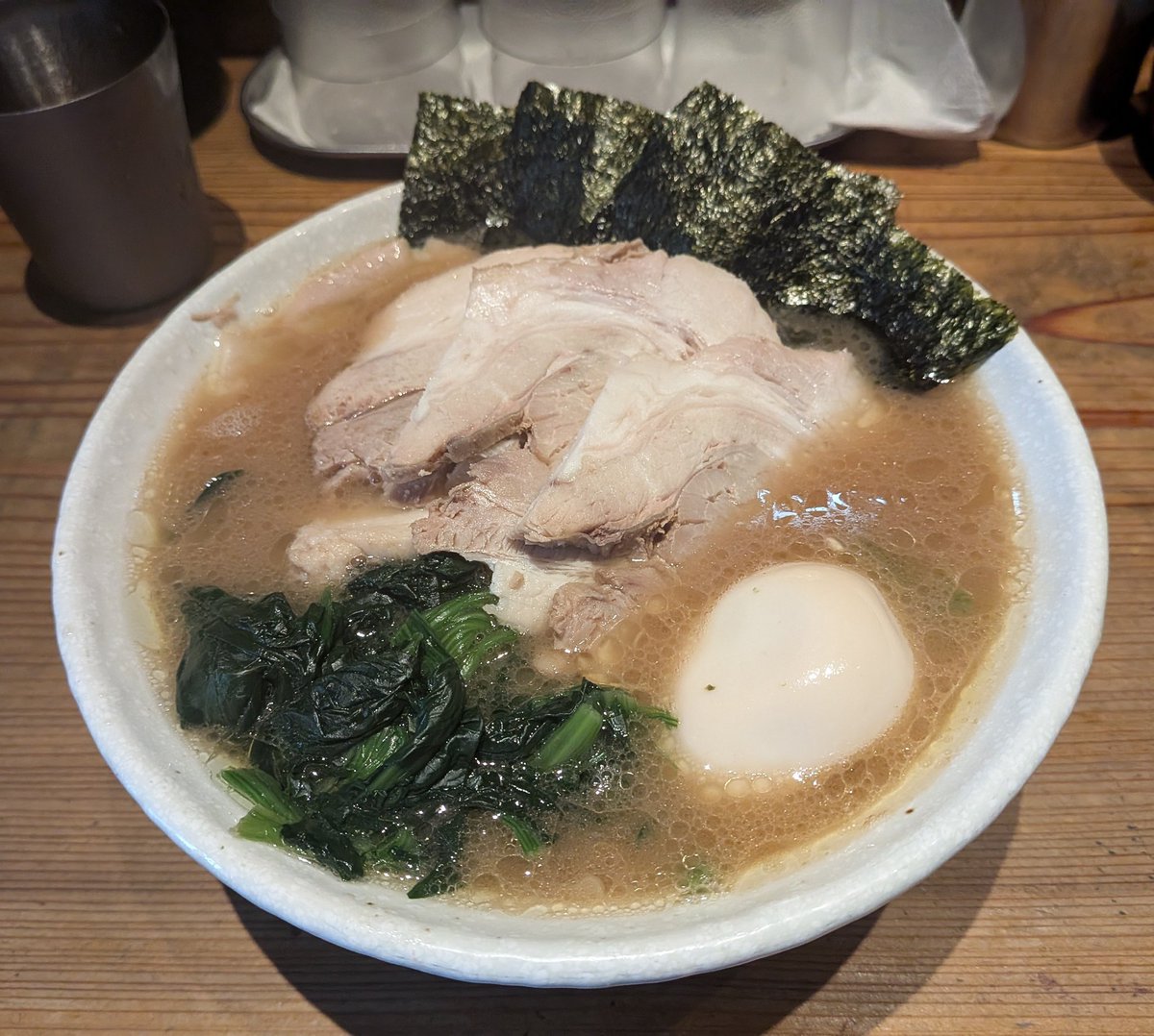 femteavjuni's tweet photo. 真昼の月。満月家🎑
チャーシューメン🍜
マイルドな森下翔太👨🐅ことマイルド3番ライト⚾️なスープいいぜー😝
柔麺と香ばしいホロリチャーシューもスープ泥棒で白飯は卓上カッパでかっぱらって、カッパラシュート🪂(古っ💦)で月🎑にタッチするなんてわけないさ👨🏓KKなんてわけないさ✨🤸
旨かった😋 https://t.co/wf27arN0wM