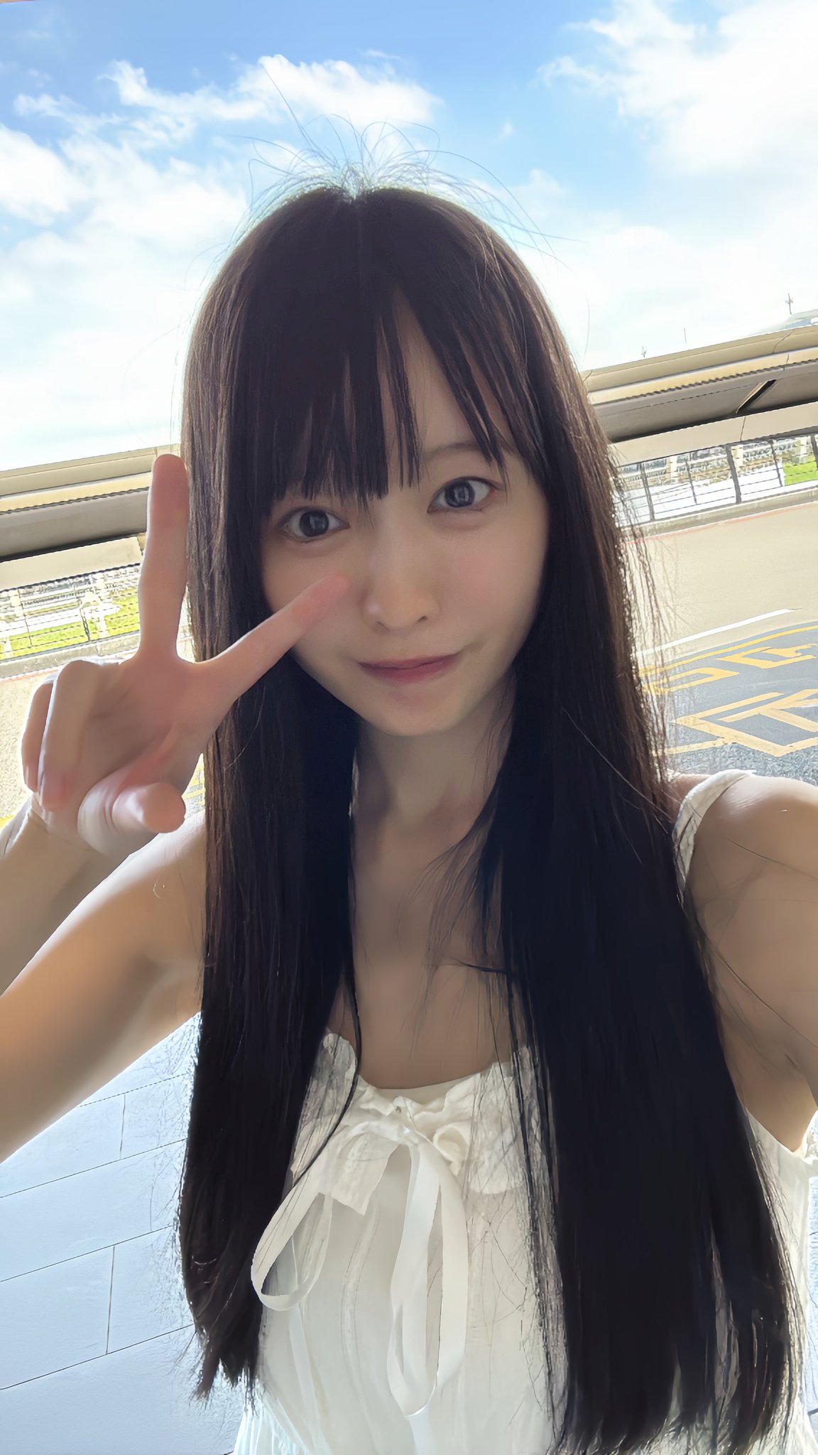I'm in Taiwan! It's hot! Nice! My problems are pretty much solved, and I slept on the plane! I’m going to the pharmacy! https://t.co/MiELPRCsgF
