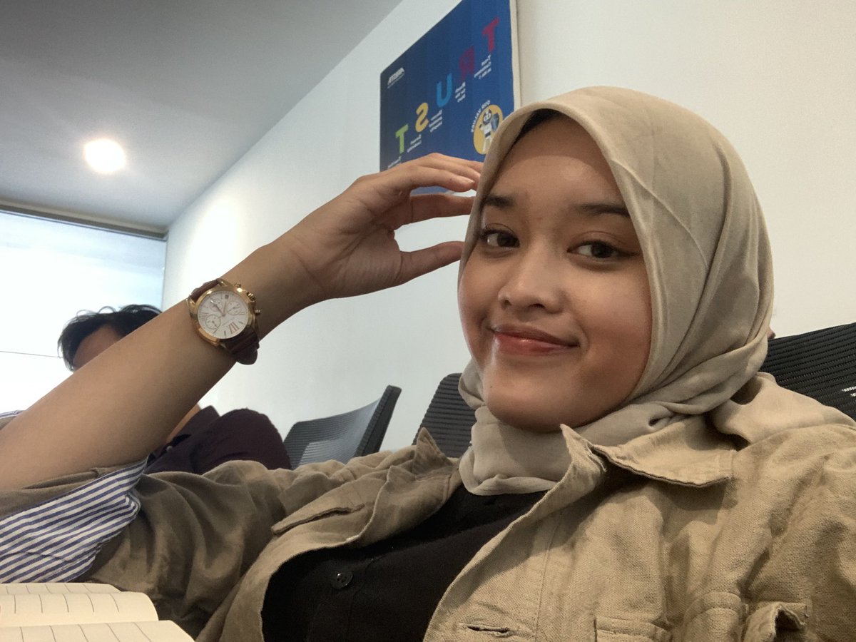 anothernonaa's tweet photo. lg training depan zoom bgt dan depan pintu masuk tbtb ngantuk parah…

trs ga sengaja merem dlm keadaan masi duduk trs SPV ku mau lewat keluar

👱🏻‍♂️WKWKW ngantukk

bener2 lgsg bangun wkwk aduh malu, tp ga marahhhh…

kata bapaknya tdr cuma buat org lemah tp kl ketiduran manusiawi😄 https://t.co/xF8aj6558f