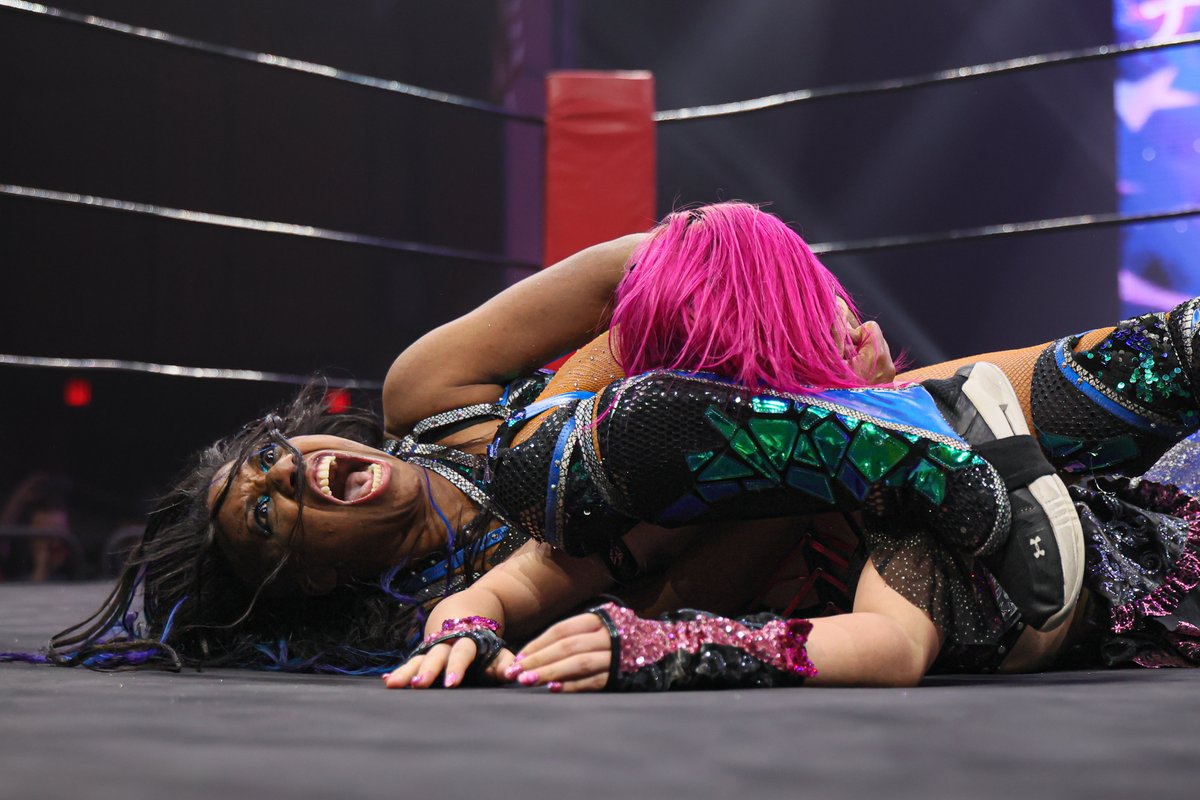 PWI_PhotosOL's tweet photo. #STARDOM's American Dream Rematch‼️

Pink♡Devil, #吏南, Rina makes her #AEW #AEWCollision debut against Athena for the #1 spot in the Casino Gauntlet. In Vegas, Rina gave Athena one of her toughest matches and I am sure she is returning with a vengeance!  

📸: @IssitaMarie https://t.co/3JcxM6taay