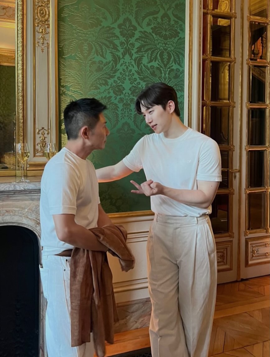 Jh21252's tweet photo. 💛
#이준호 #LEEJUNHO #벨루티 #BERLUTI 
https://t.co/sMX8VNRnTN https://t.co/H7U4eJ3fAo