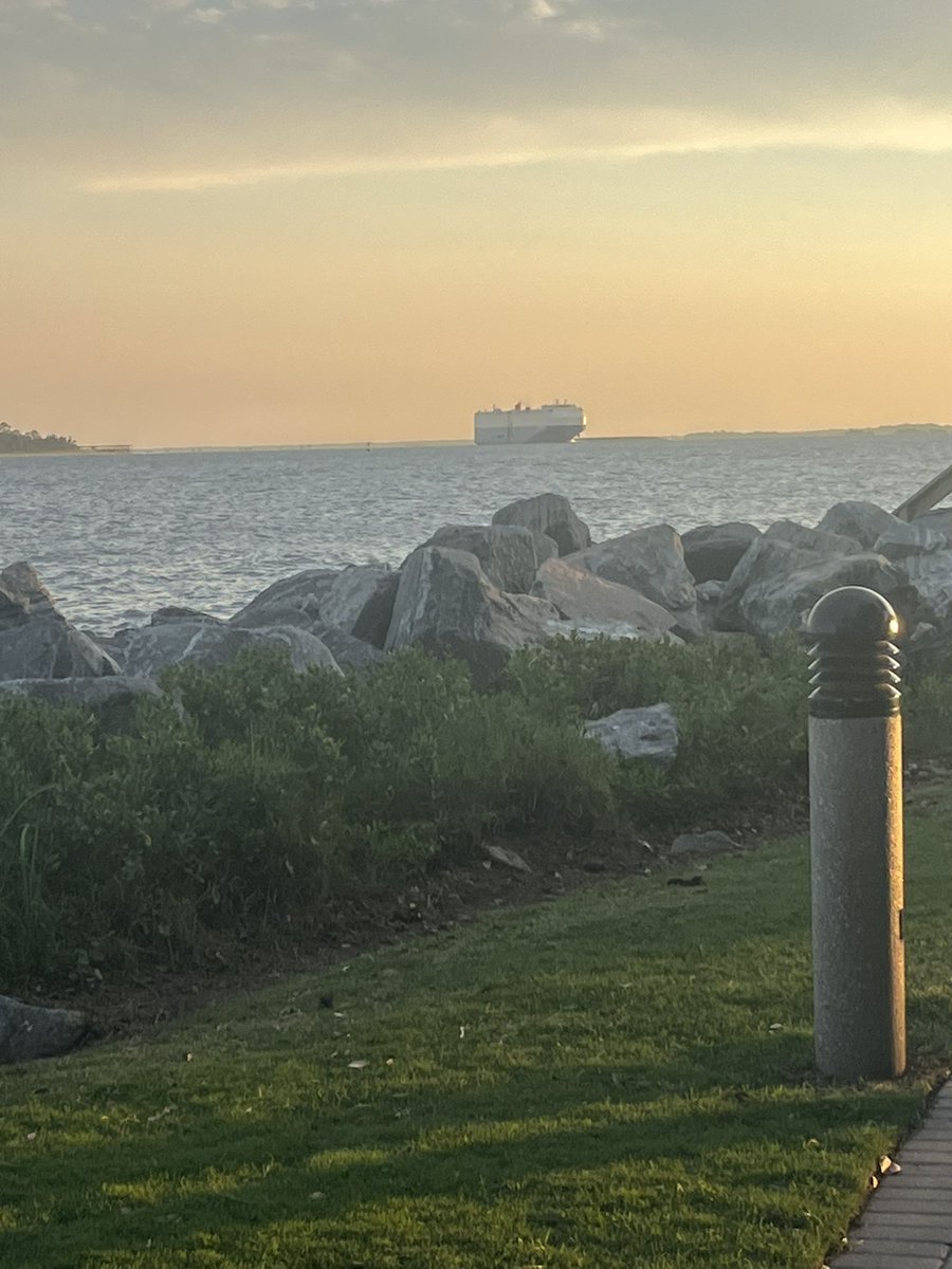 John_Graham19's tweet photo. close by the pier and sitting around on the island and close by the pier and standing on the pier https://t.co/flSHqx7uuk