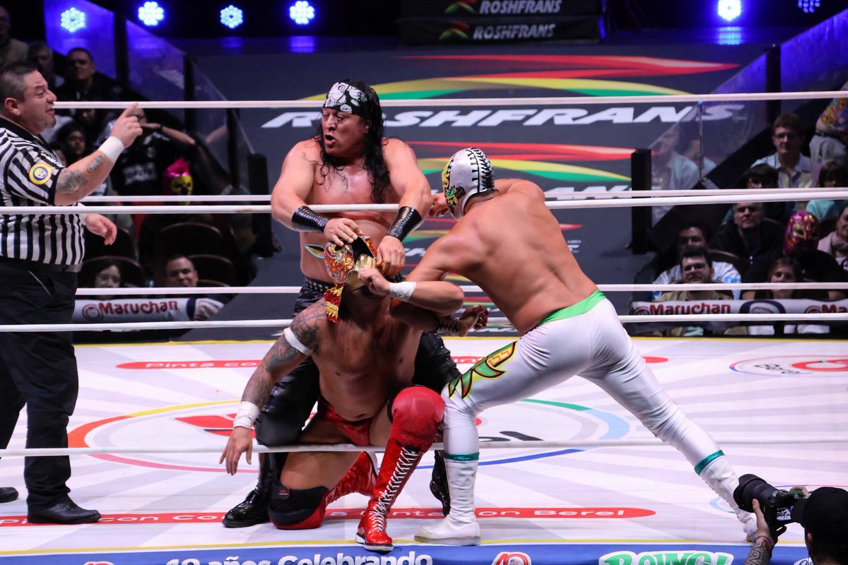 LaTijeraLucha's tweet photo. Tremendo nudo egipcio de #Esfinge para proclamarse ganador junto con #CapitánSuicida en el evento estelar del miércoles de #ArenaMéxico, dando cuenta de #Euforia y #GuerreroMayaJr., quienes a pesar de la experiencia sucumbieron ante la dupla técnica...
#latijeraluchalibre https://t.co/o25CxDVOOG