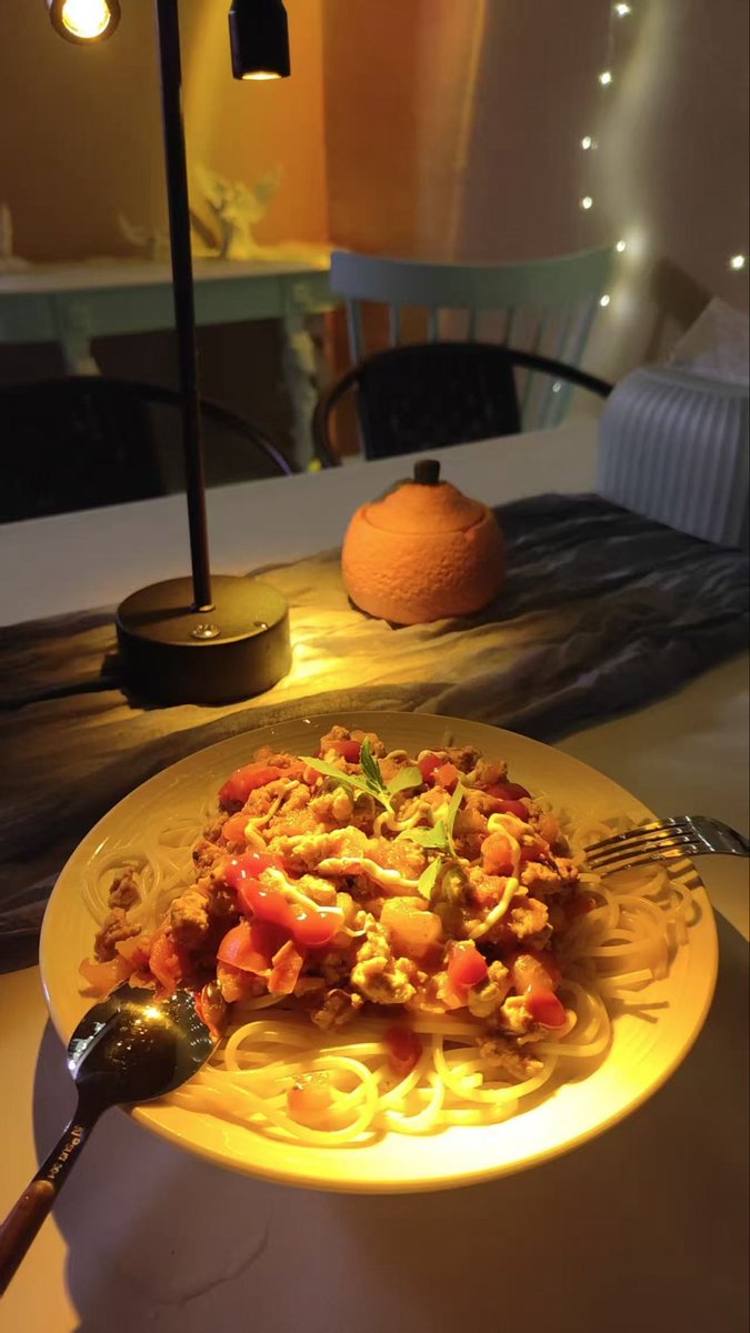 BlueHeaven_cafe's tweet photo. Every great evening starts with a delicious plate of pasta. 🍝🧡
Warm lights, great food, and even better company.
#BlueHeaven #Pasta #ItalianFood #FoodPhotography #CozyCafe #EatLocal #Foodstagram #ComfortFood #DinnerGoals #Huizhou #双月湾 https://t.co/HNE8SVnpzK