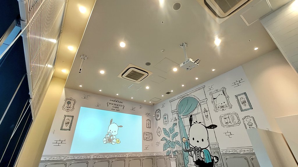 gudemin1's tweet photo. ソラマチ タワーヤード1階で開催中のポチャッコカフェ初日の様子です。
落ち着いた雰囲気でゆっくり食事が楽しめて良かったです✨
#ソラマチ
#東京スカイツリー
#ポチャッコ https://t.co/q5X4kKwkFd