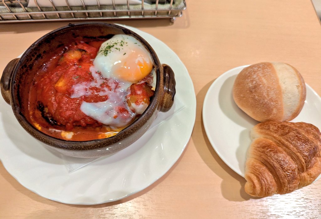 KatuMk3's tweet photo. 京王百貨店8階でパン＆ハンバーグ也(｀･ω･´)ゞ
超美味しかった。 https://t.co/NFi0bwVq1v