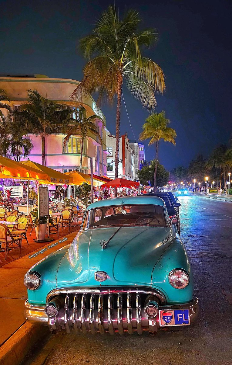 LauraUSA1502FF's tweet photo. Ocean Drive Miami Beach https://t.co/m0RMZnvgT0