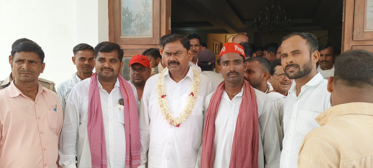 DaulatramPand1's tweet photo. पीडीए के महानायक श्री अखिलेश यादव जी का पार्टी कार्यालय में मनाया गया जन्मदिन #highlite @yadavakhilesh https://t.co/gjrGQ3DZ6L