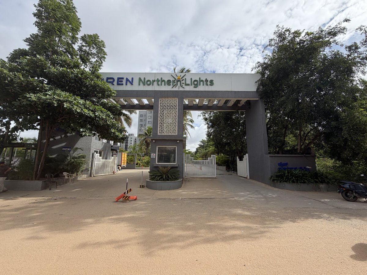 bittervivek's tweet photo. Disappointed with @bren_corp. Had a high impression of them as a top builder in Bangalore, but the reality at Bren Northern Lights-Jakkur is shocking. Just ignoring their own residents. Rethink before buying any Bren property!
@Karnatakarera @BBMPCOMM @CPBlr #BangaloreRealEstate https://t.co/zV9kIL8f2N