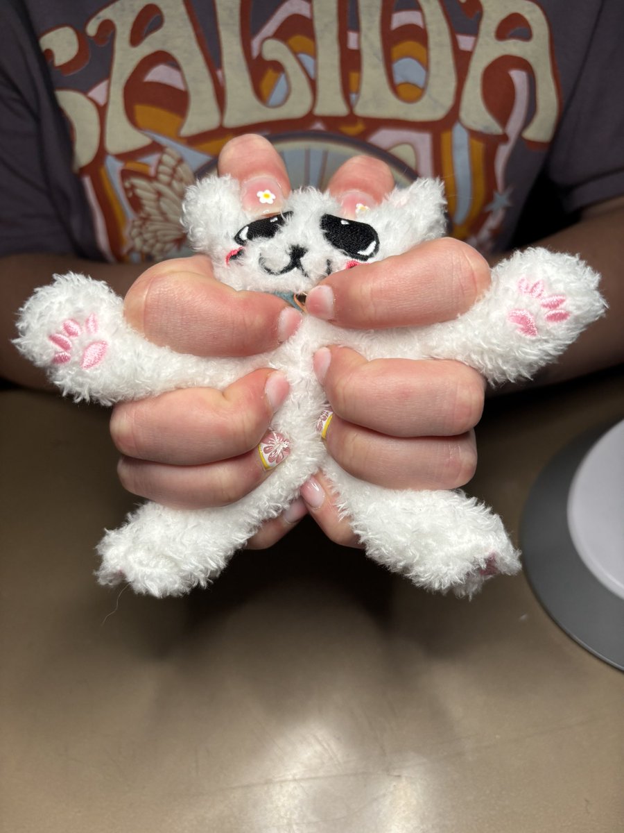 burnmasculinity's tweet photo. losing it at how cute these nails turned out!!!!!!!!!!!!!!!!!! 🍊 (grapefruit ver) and the cursed posing https://t.co/vgBX04DPgs