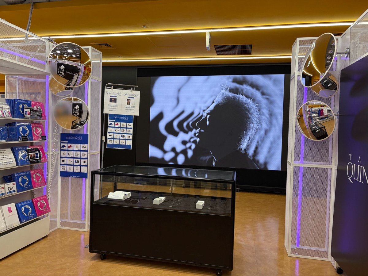 TOWER_Shibuya's tweet photo. 【#タワ渋kpop】

TAEYANG ’QUINTESSENCE‘ POP -UP IN JAPAN
本日より開始🩷💙

🗓️本日～7月11日(土)
📍タワーレコード渋谷店1F

🎁特典🎁
5,000円(税込)以上ご購入：ポラロイド風トレカ
15,000円(税込)以上ご購入：POP UP限定トレカ

‘QUINTESSENCE’ のグッズやPOP UPだけのオリジナルグッズ、パネル展など盛りだくさん💥💥
ご来店お待ちしております！！
🔗https://t.co/LnRiDWZj2d

#TAEYANG #QUINTESSENCE @Realtaeyang