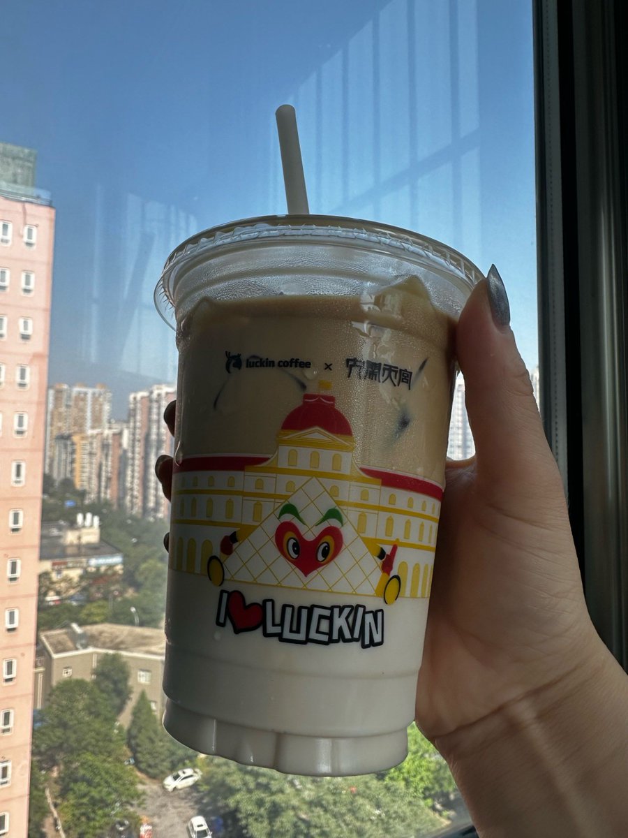 BsDlya's tweet photo. My morning commute used to be a 45min crowded bus ride, now I walk 20min to work with a latte in hand—small shift, huge vibe boost https://t.co/k0gTE3DOWR