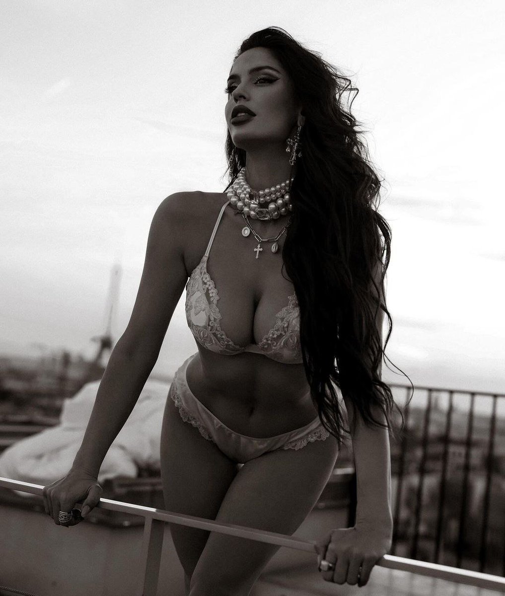 sendto555's tweet photo. Bold #photoshot #sexy #boldgirl #viraลpost #ViralPhoto https://t.co/fu6x8kLKY0