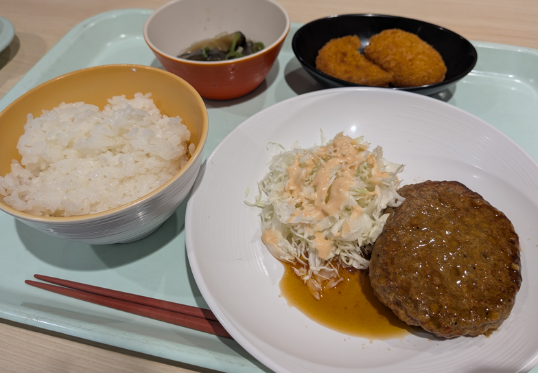 PanasonicHIKONE's tweet photo. こんにちは！          
今日の #ランチ は 【ハンバーグ ジンジャーソース】でした！   
生姜の風味が効いていて、ご飯が進む美味しさでした😋        
���後も頑張っていきましょう！        
#社員食堂 #社食 #彦根市 #パナソニック https://t.co/meN334ZxuW