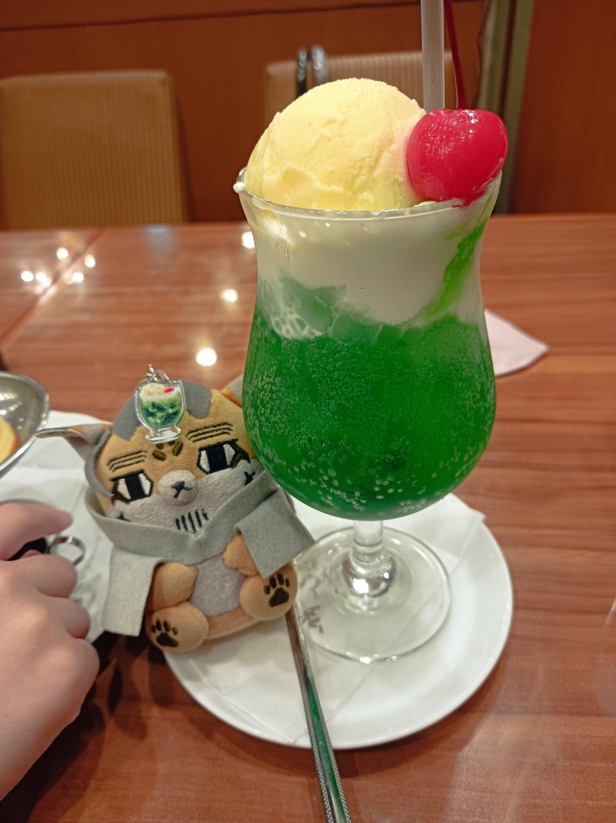 counbear_bal's tweet photo. うちのクリームソーダちゃんとおなじやつ🥤
心なしか嬉しそう☺️✨ https://t.co/Q8P8R52wfo