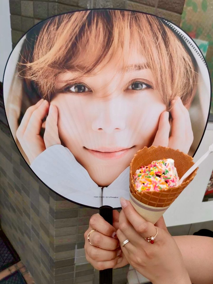 S2myaaS2's tweet photo. そろそろ京セラの写真まとめないと東京始まっちゃう
一旦ソフトクリームと山田くん🍦💕 https://t.co/QGUE6rFRk7