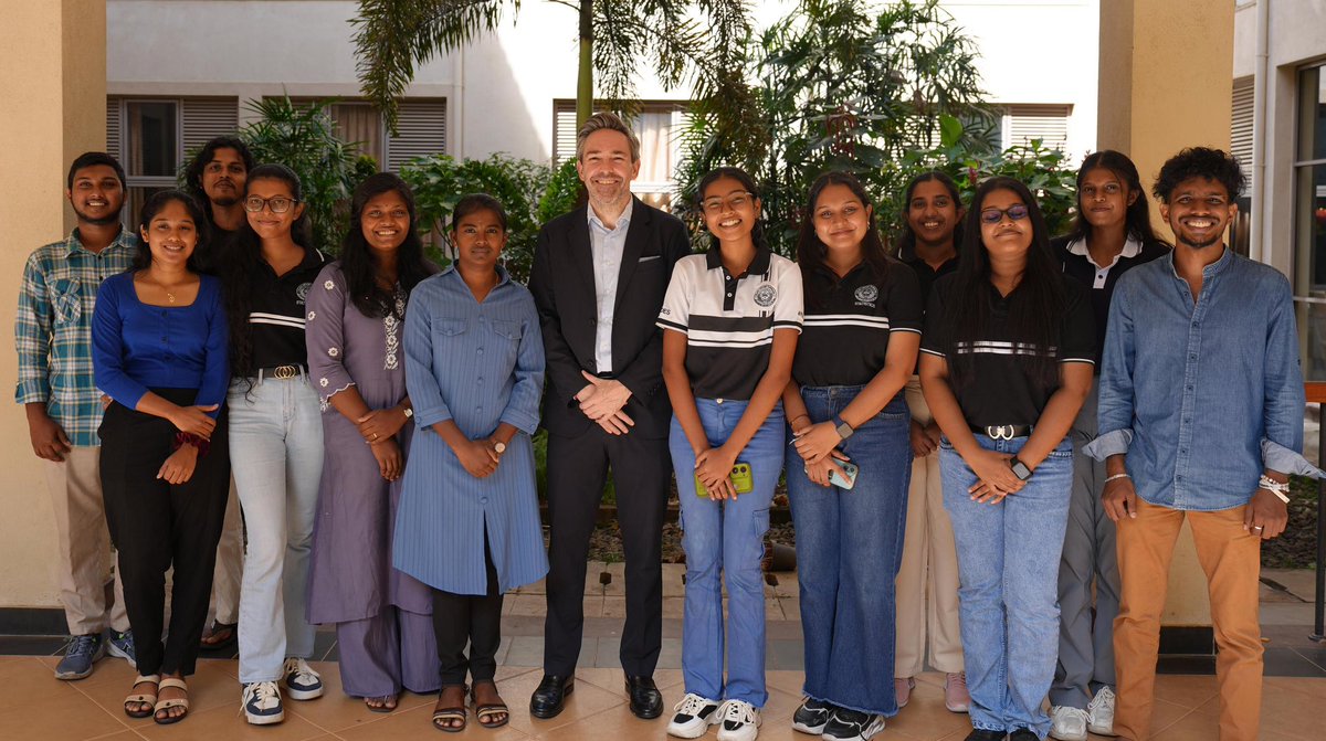 MAFrancheUN's tweet photo. Great to meet @susl_official students energetic, thoughtful young ppl building theirs &amp; Sri Lanka's future but also struggling with costs &amp; basic services, &amp; limited internships. Universities need to strengthen bridges w world of work &amp; boost economic support https://t.co/7wIuhZw6pK