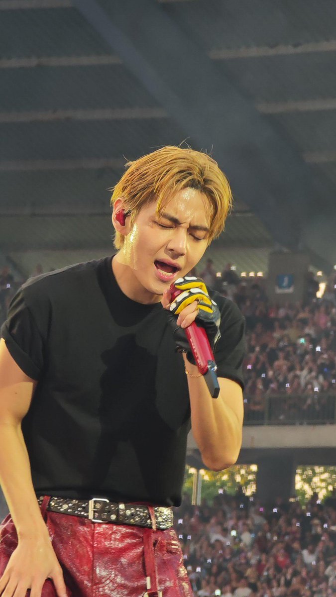 starcandyvkoo's tweet photo. Taehyung is so beautiful wallahi I'd do anything for him 😭😭♥️ https://t.co/iizrvWUEIU