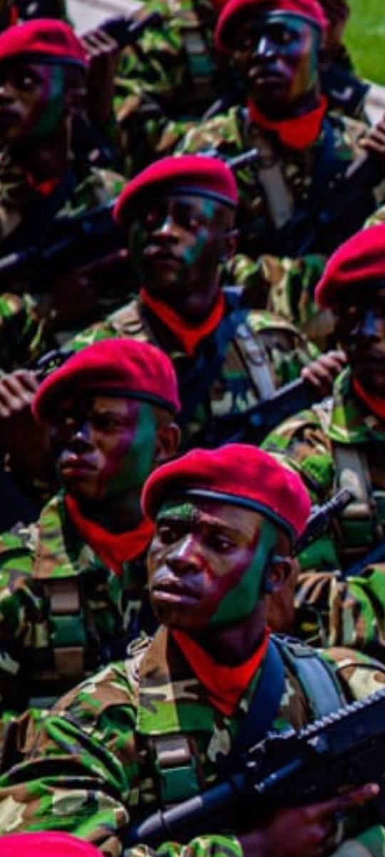 job32008's tweet photo. @akezanet @BurundiGov Garde républicaine de la RDC défile à Bujumbura : camouflage total des insignes. Ils frappent fort et discret 💪 🇨🇩 https://t.co/D7VxRyQG1O
