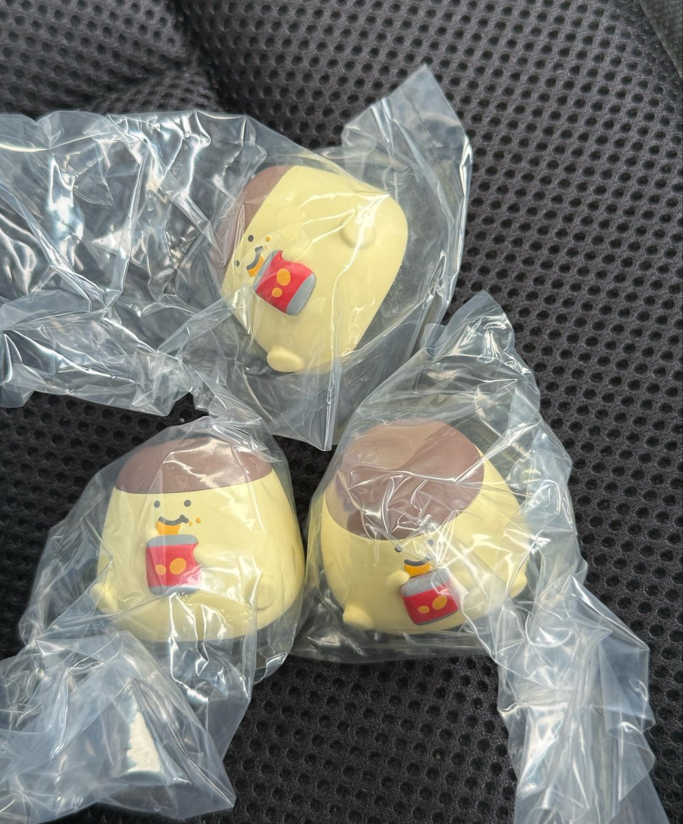 jun_saku_'s tweet photo. 【交換】 お文具といっしょ マスコットフィギュアコレクション 〜たべすぎたのです〜

譲 プリンさん3
求お文具さん＞猫さん1

郵送交換📮
検索からでも気軽にお声掛けください✿ᵕ̈*❁ https://t.co/v6kbT8Splj