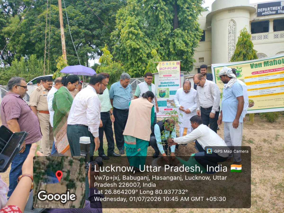 dswlkouniv's tweet photo. लखनऊ यूनिवर्सिटी ने आज कैंपस के आर्ट्स क्वाड्रैंगल में वृक्षारोपण कार्यक्रम के साथ सप्ताह भर 1 से 7 जुलाई तक चलने वाले वन महोत्सव 2026 के जश्न की शुरुआत की। यह कार्यक्रम पर्यावरण संरक्षण, जैव विविधता को बढ़ाने और सतत विकास के प्रति यूनिवर्सिटी की प्रतिबद्धता को दर्शाता है। https://t.co/LycWG3gSzz