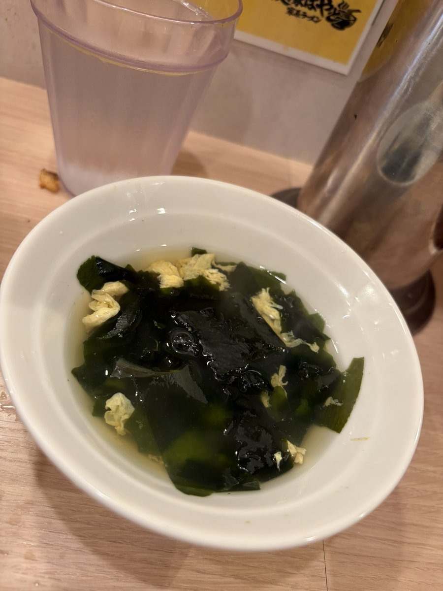 pipipipimami's tweet photo. 高田馬場　麺家はやと
油そば並

先に注文してた人すっ飛ばして着丼したし
なんなら多分これ大だし
すっ飛ばされた人店に文句言ってたし
私はコレが並だって言われてるから食い始めちゃってるからどうにもならんしとばっちり
もー色々ぐちゃぐちゃなお昼

味はいい❗️今後は油そば屋として認識します。 https://t.co/MhoSHdIruf