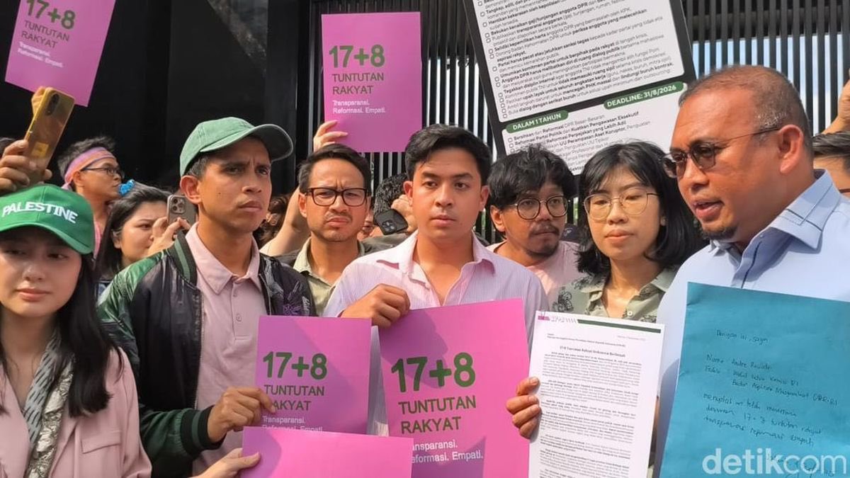 Txtdariiugm's tweet photo. Gentle reminder: not every protest needs an immediate executive summary

People protest because the proper channels already failed them. 

Maybe it’s time to stop explaining and start being impossible to ignore alias udah lah ga usah lewat jalur intelektual, presiden kalian itu BEBAL.