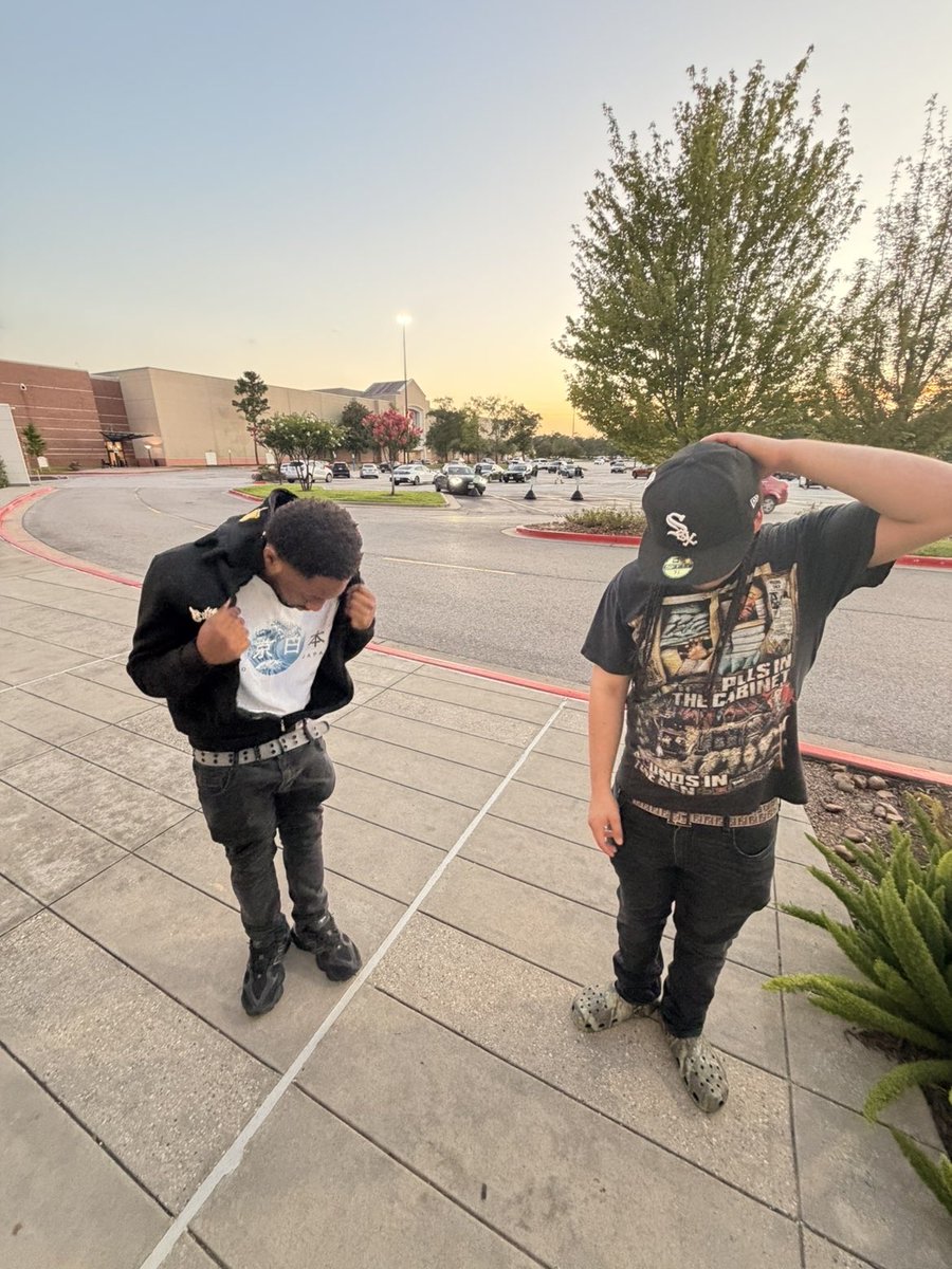 gN_achuma's tweet photo. Posted Up with #based swag https://t.co/AUO11ffQay