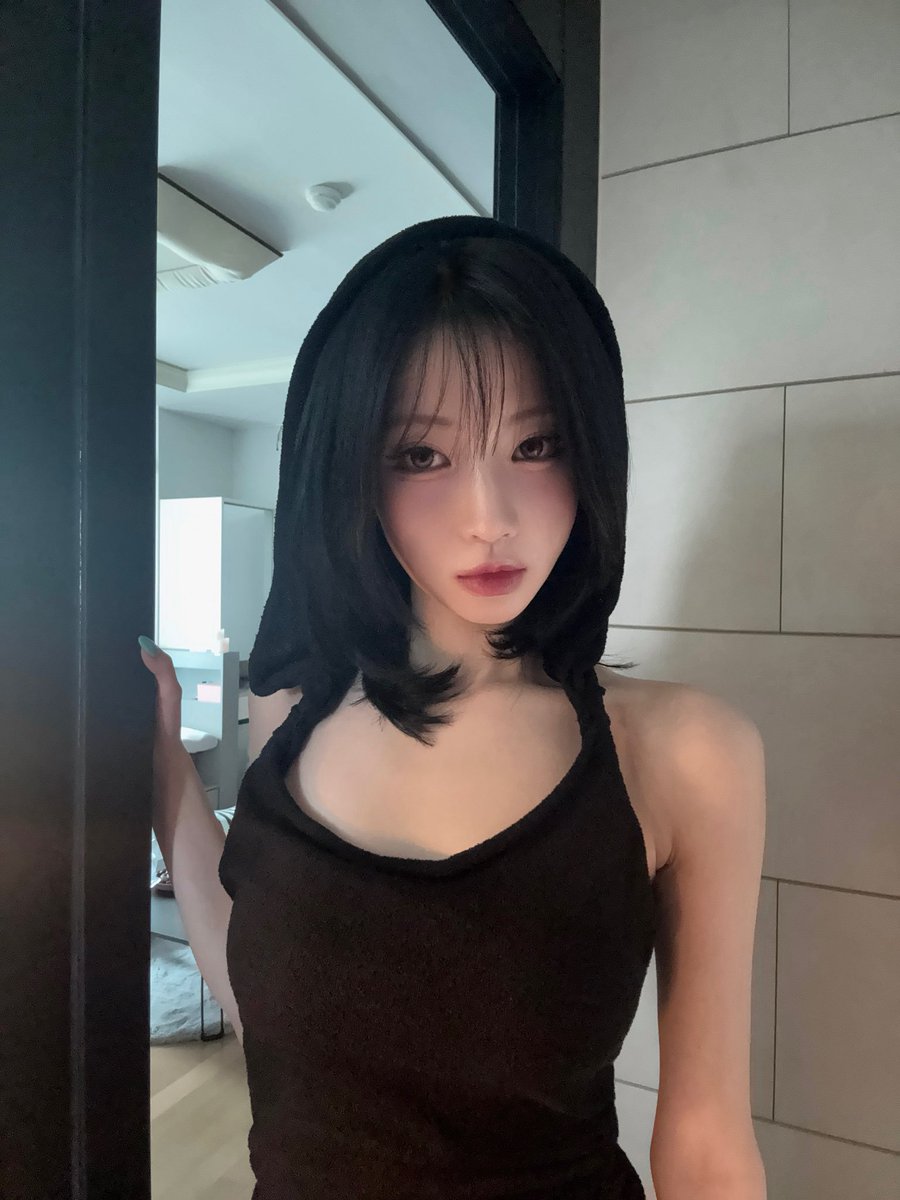 chaerysi's tweet photo. Cloaked in black, but the gaze speaks volumes🕶️🖤 ready for whatever comes next https://t.co/uGfpOxlOHF