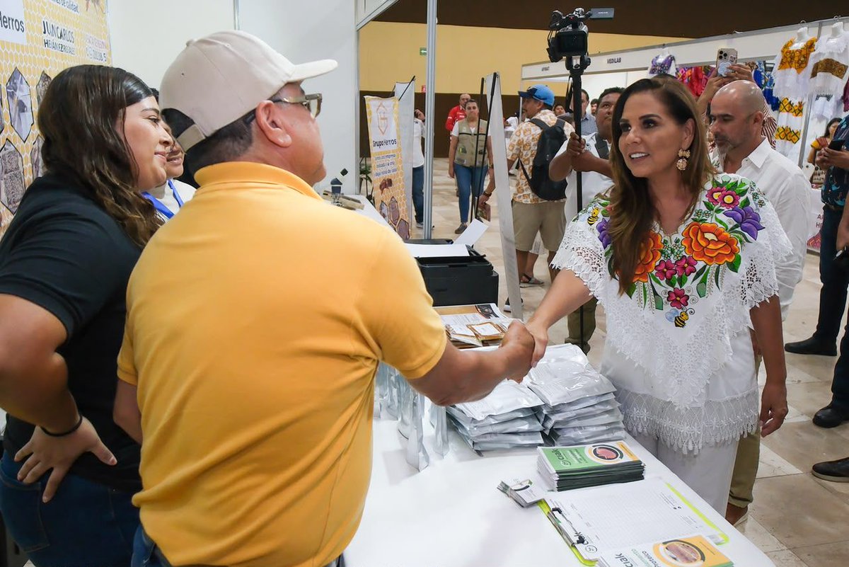 qrooexpress's tweet photo. Inaugura @MaraLezama #CongresoInternacionalApícola - https://t.co/361PanNQSp
#QRooExpress #Noticias #OPB #Chetumal #QuintanaRoo #QRoo #México #Entérate #UnidosParaTransformar #NuevoAcuerdo #Abejas #Miel #Economia #MedicosVeterinarios #ProduccionSustentable #PatrimonioBiologico https://t.co/WKMBXVal0P