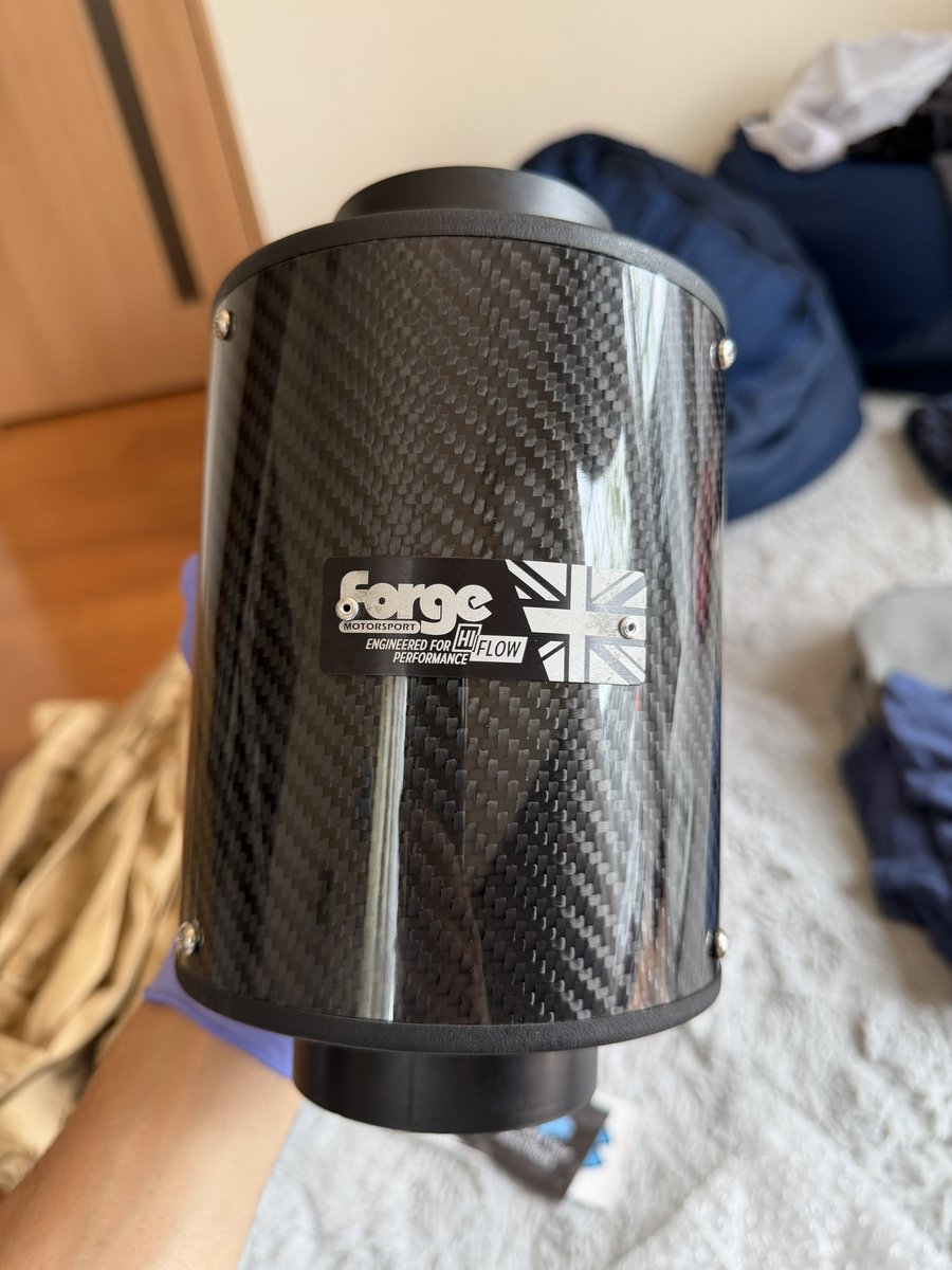 falnv_'s tweet photo. カーボンバリカッコイイ
ロゴプレートの新しいデザインもカッコイイ https://t.co/1m8U86RMoJ