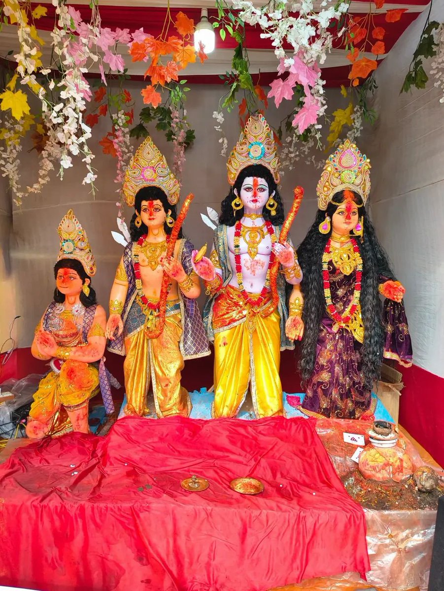 MadhuKheriya's tweet photo. @VikasMohanProAc @DrAlkaRay2 @ShivSha44674435 @Devendr12643425 @PNRATHOD1 @wadhwasc @Niharik43914213 @harshwardhan193 @snanda54 @Upasika1 @hope_india2014 @Kamla_Negitw @PramodRai41603 @Somsinghthapa12 @iamchamanjmu @bjppdubey @JapanAcademic @Anand0442 @DS__Rajput @omraj_jeetun @bkjana2701 @kyalo_mulinge @Wrix2 @Dipanka82446090 @Dipti_2205 @savebygrace71 @drnkumaribbu @Ravikumarsaxen1 @naveendhimanin @vinay__borana @Deepakkhemani8 @gopal_gurumaita @DrMKAGARWAL @Sonujhagkp @Poojamadan17 @DineshP70366893 @adeshtiu @manishBJPUP @Brijmachat @shaakbhaji @akvishwakarmaji @MuktiBasu @baski_LA @Sanjays81301051 @kokityagi @VivMilano @sujeetdubey3999 @Titli_coffee @MisraSheela राम राम सब कोई कहे, ठग ठाकुर और चोर।
जिन रामहिं सब कोई तरे, सो राम कछु और।।
[ राम नाम का उच्चारण तो हर कोई करता है - सज्जन भी, ठग भी, ठाकुर भी और चोर भी । केवल नाम जप लेने से सत्य की प्राप्ति नहीं होती। जो राम केवल ह���ंठों पर हैं, वे नहीं । जो जीवन, आचरण और आत्मबोध में प्रकट ��ों, https://t.co/fopVm3afr2