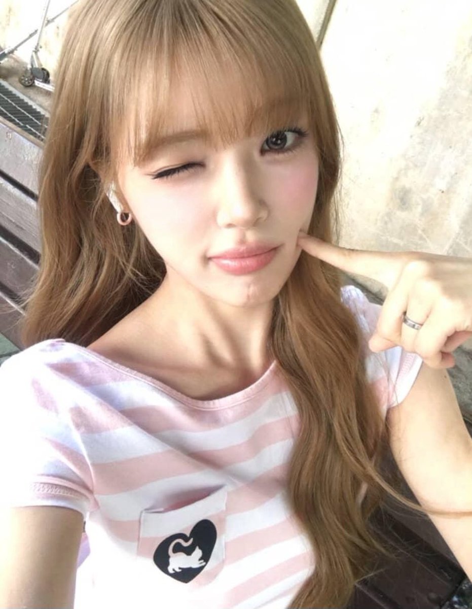 yuhapost's tweet photo. weverse update #yuha ♡ https://t.co/nxWgJhApgI