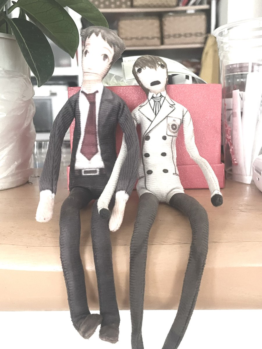 shirasuu_uu's tweet photo. キモぬいその辺に置いといたら母ちゃんに仲良さげに座らせられてたのほんとにおもろい https://t.co/c6kiAf4Kjg