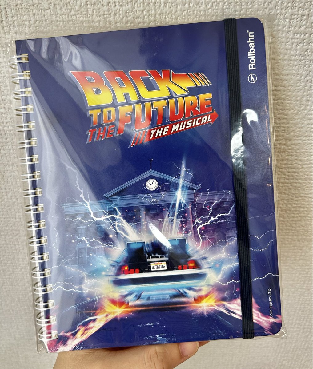 sumomo_note2021's tweet photo. 「為せば成る！」の言葉のとおり、フーチャーボーイ無事に未来（1985年）に戻れて良かった🚙⚡️
映画🎬が面白いのはもちろん、ミュージカルも最高でエンターテイメントの極み👏
マーティとドクの友情にも涙😭✨

#劇団四季 
#バックトゥザフューチャー https://t.co/uCg4rdOSvj