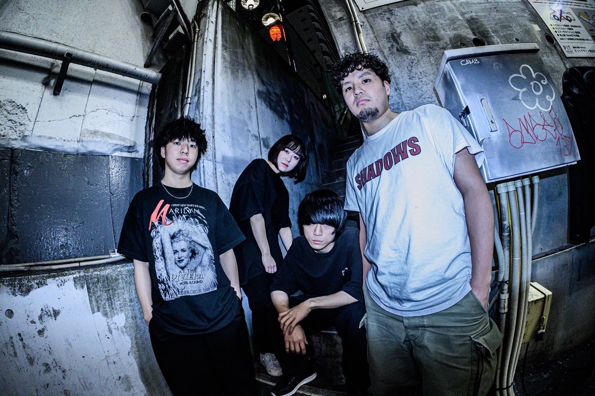 cloudy_vogt's tweet photo. 今月でCloudy結成3年。

バンドを始める時に決めた
「3年は本気でやる
それで何の結果も出せなかったら
音楽を辞める｣
普段Cloudyを聴いてくれる
ライブに来てくれるあなたのお陰で
Cloudyはその3年という寿命を
生き延びる事が出来ました。
心から、ありがとう。
どこまでゆこうか。 https://t.co/85gDyhd4c2