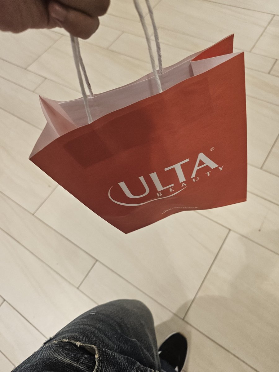 TwunkBabyboy's tweet photo. Soy el más feliz cada que me compro un perfume nuevo. https://t.co/nQ4dUR0bfo