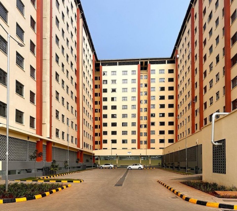 FauzKhalid's tweet photo. The middle and upper class can never appreciate what Ruto is doing 

Watu wa chini,the poor ,the down trodden in society know the  value of these houses 

Upgrading slums from the shanties to these decent apartment blocks means the world to the people they are intended for https://t.co/tDNpIM7dhj