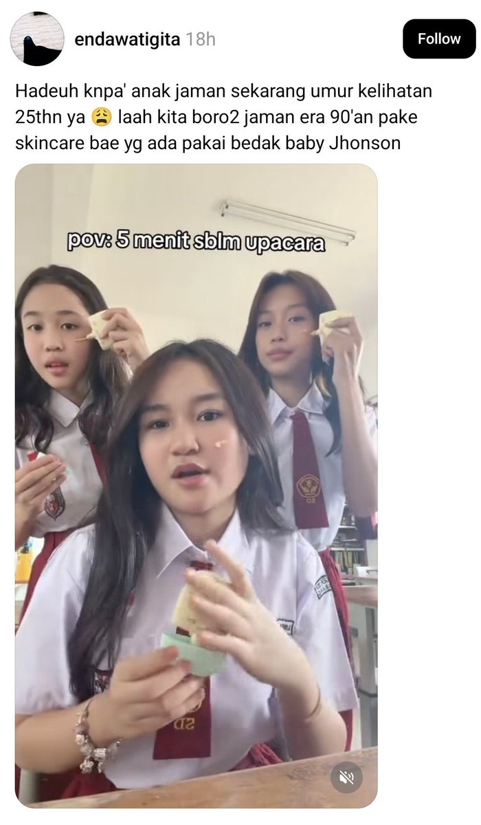 MiskinTV_'s tweet photo. Sebuah unggahan video yang 3 siswi berseragam SD ramai dikomeni oleh warganet karena dinilai wajahnya yang lebih dewasa dari umurnya.

Gw jadi inget film lawas yang dibintangi Nike Ardilla, yg punya murid dengan wajah setara Kepala Sekolah. 😅 https://t.co/uOo3GfrQg2