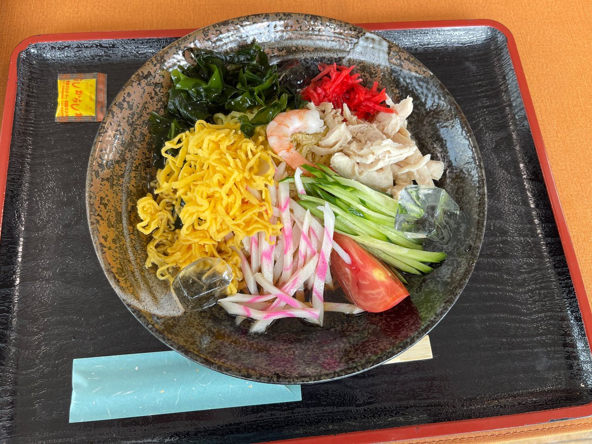 MasakadoY's tweet photo. 初志貫徹にて、ランチは冷やし中華なり。
道の駅よしおか温泉のレストラン和にて。
＃道の駅よしおか温泉　＃レストラン和
＃冷やし中華 https://t.co/tkKn5F6Kq5