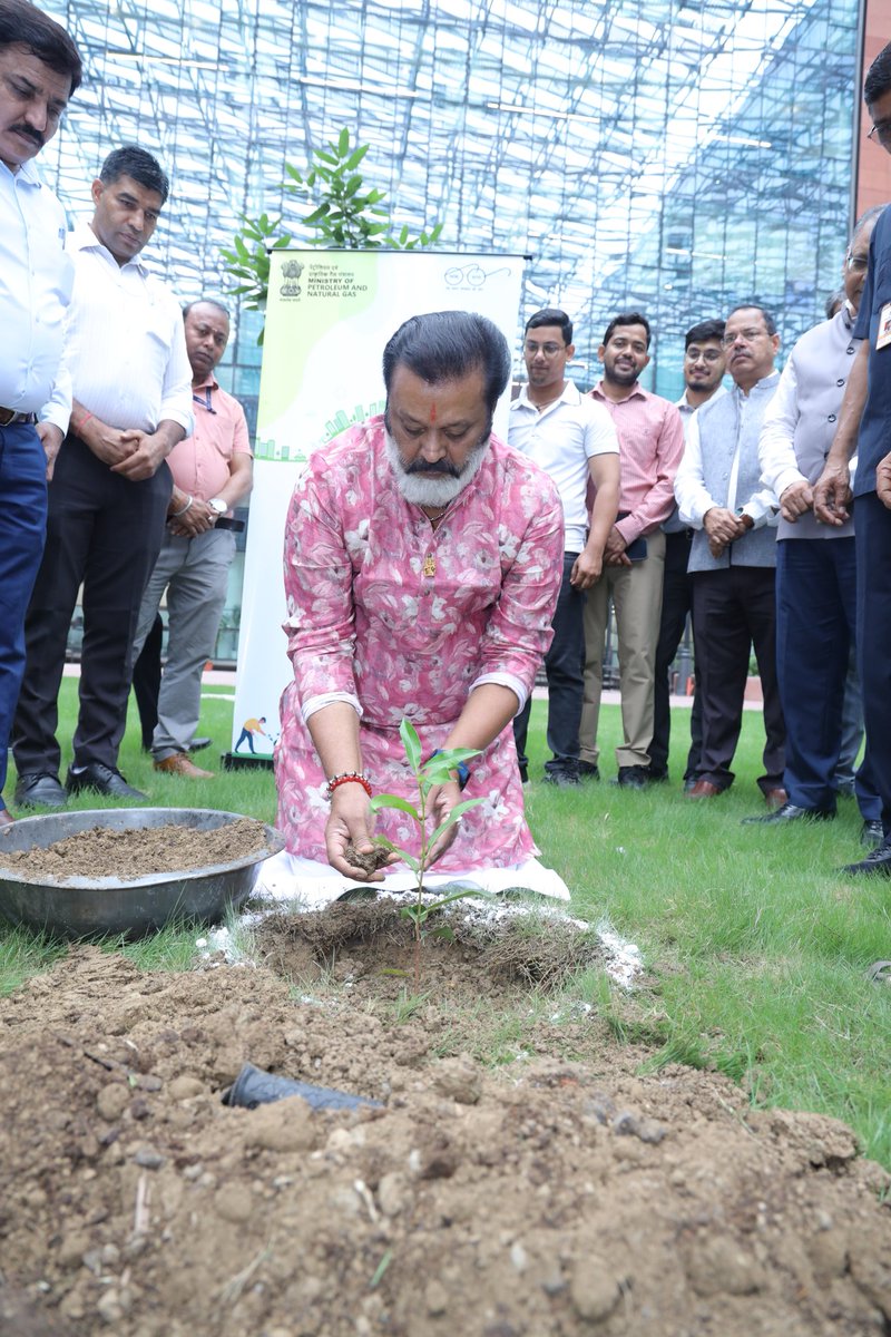 TheSureshGopi's tweet photo. Deeply honored to plant a sapling at Kartavya Bhawan for the launch of #SwachhataPakhwada2026—standing on the very ground where our Hon'ble PM previously planted one. A truly humbling moment. 

​Let’s unite from July 1–15 to make India cleaner and greener! 🇮🇳 https://t.co/VMXXwUXohU