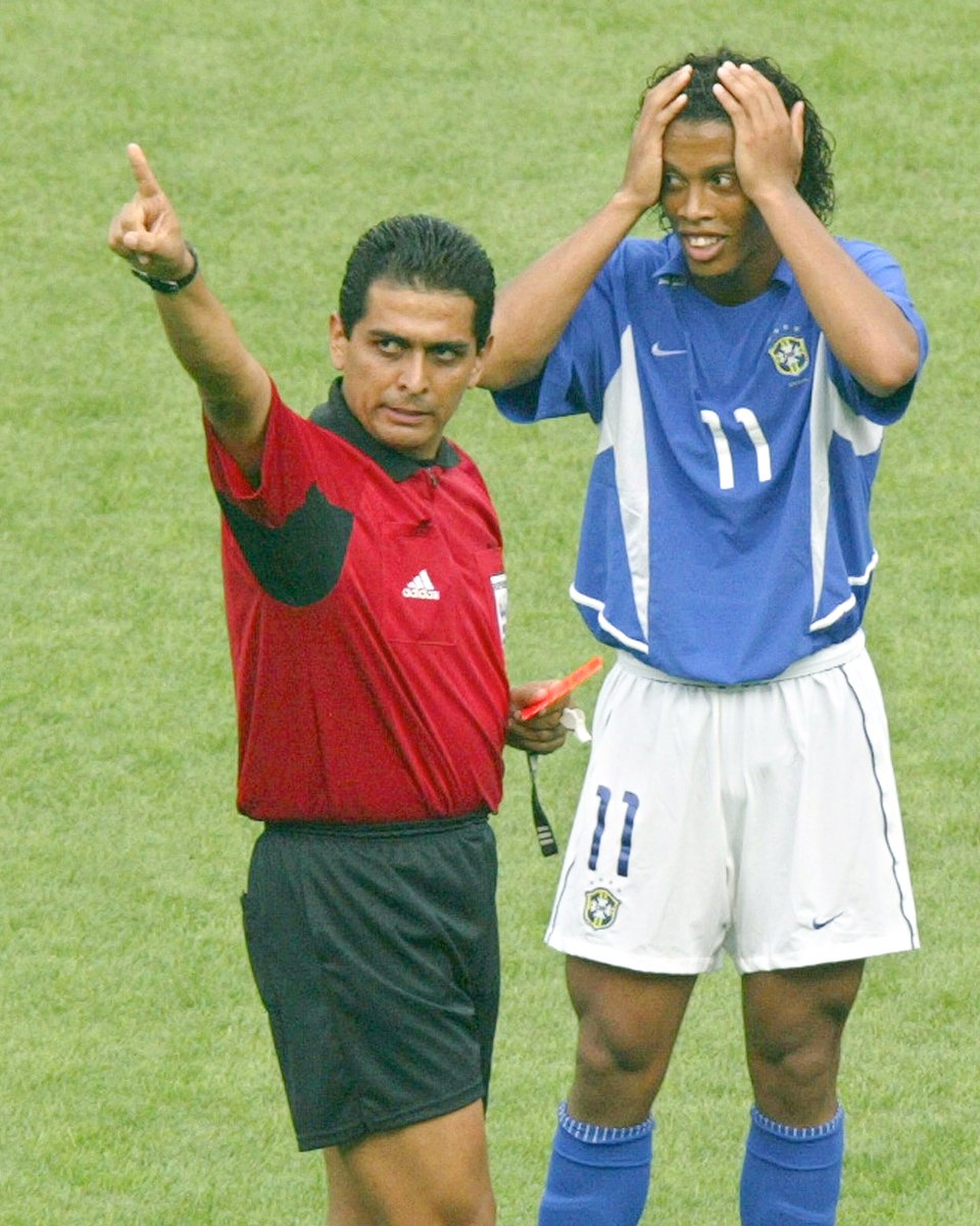 brfootball's tweet photo. Players that have scored and received a red card in a men's WC knockout match:

🇧🇷 Garrincha vs. Chile (Semifinal 1962)
🇧🇷 Ronaldinho vs. England (Quarterfinal 2002)
🇫🇷 Zinedine Zidane vs. Italy (Final 2006)
🇺🇸 Folarin Balogun vs. Bosnia and Herzegovina (Round of 32 2026) https://t.co/mxzNNa4fih