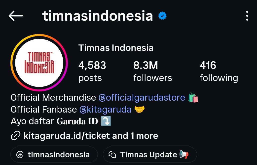 saludosparatii's tweet photo. Kalian sadar ngga kalo sepakbola memang sebesar itu sampai ada akun timnas yang menyandang nama negara?

Contohnya Inggris. Akun timnasnya menggunakan username 'england'. Yap nama negaranya dipakai sebagai nama akun instagram timnasnya.

Selain itu, ada Brasil. Timnas Brasil menggunakan username 'brasil' di akun instagramnya.

Kalo dipikir-pikir padahal nama negara tersebut bisa dipakai untuk akun-akun penting negaranya, misal jadi akun official negara/pemerintah.

Namun sepertinya karena sepakbola memang sebesar itu makanya timnasnya berhak menggunakan nama negaranya di akun instagramnya.

Di negara seperti Inggris dan Brazil, sepakbola bukan hanya sekedar olahraga, namun juga jadi identitas nasional.

Kalo di Indonesia agak unik. Timnasnya menggunakan username 'timnasindonesia'.

Padahal sebetulnya timnas bisa juga merujuk ke timnas olahraga lain.

Namun sepertinya karena term 'timnas' hampir selalu merujuk ke timnas sepakbola, maka dipakailah untuk timnas sepakbola.

So, sepakbola memang sebesar itu untuk berbagai negara.