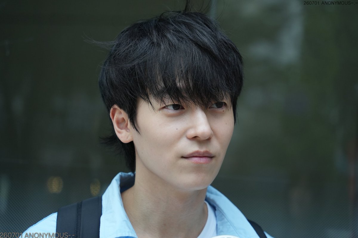 16q0k's tweet photo. 아니이거뭐긔 존나잘생김 https://t.co/inwMg61yLO